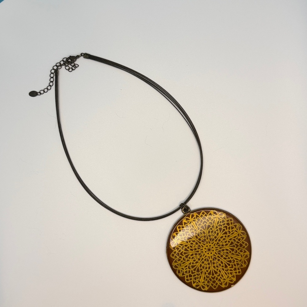Intricate Brown and Gold Pendant Necklace